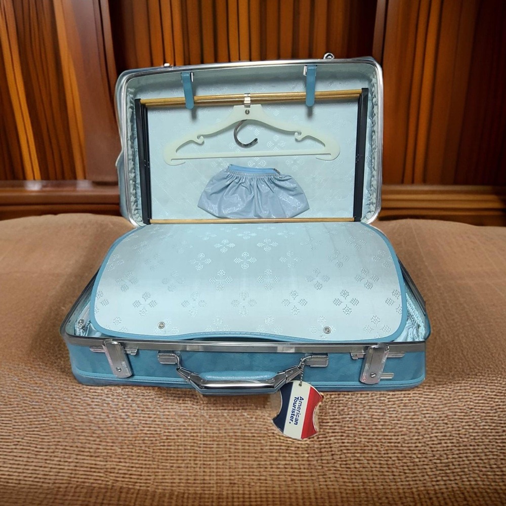 Vintage American Tourister Suitcase - Picture 2 of 3